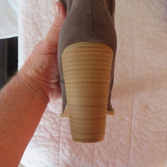 NWT DV Dolce Vita Gray/Afton Women's Boots - Picture 2 of 6